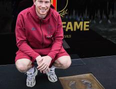 PG模拟器-德布劳内回归赛场，回归赛场首场状态亮眼，瑞士队观众沸腾！的简单介绍