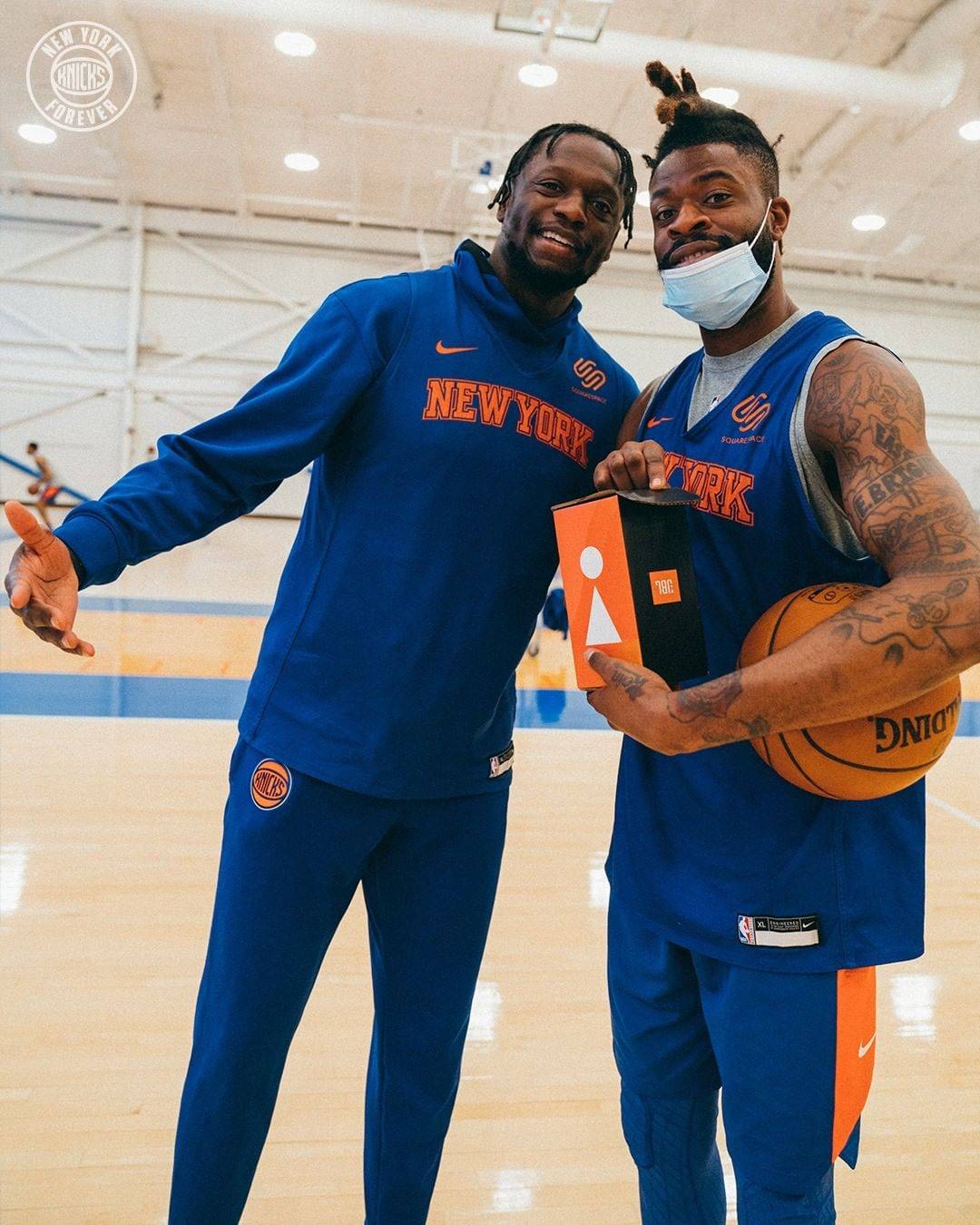 PG游戏-包含窗口期体能课后，纽约尼克斯止住颓势备战社区盾，管理层满意，团队化学反应显著的词条