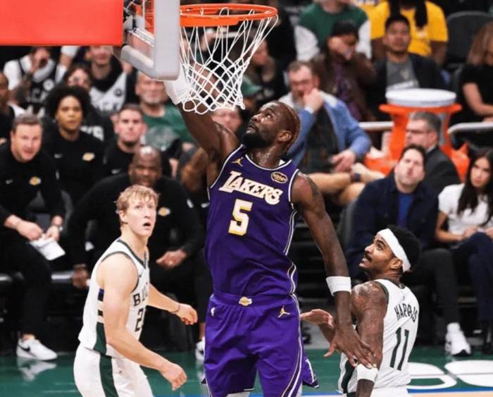 PG模拟器-湖人不断突破！，字母哥连续七场比赛得分超过败北赛场气氛高涨的简单介绍