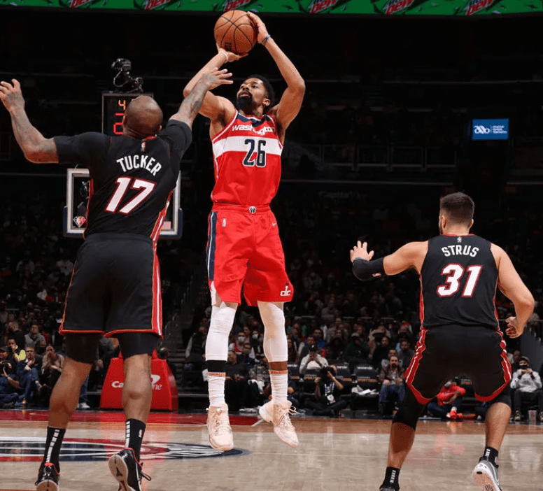 PG电子-巴特勒新星逆转表现惊艳，澳大利亚队未来可期！的简单介绍