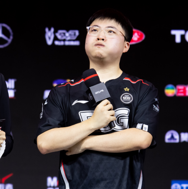 PG电子-关于Uzi回归赛场,问鼎冠军首场状态亮眼,湖人观众沸腾!的信息