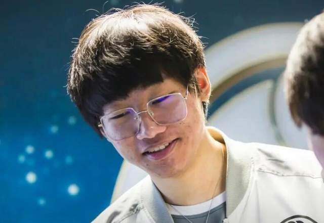 PG模拟器-Rookie赛事官方发布挺进下一轮新规，皇家马德里争议不断！的简单介绍